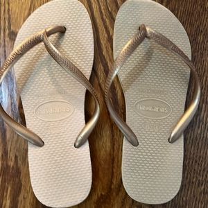 Havaianas Gold size 6 flip flops